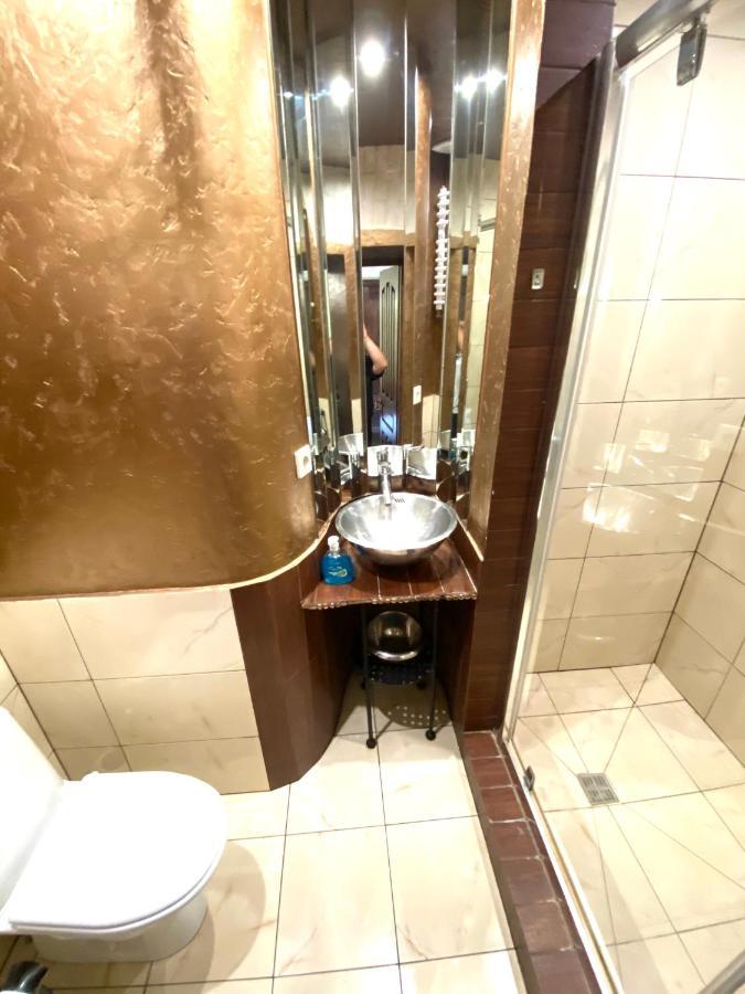 Квартира Подобово На Площі Ринок 39 Сам Центр Львова Exterior foto